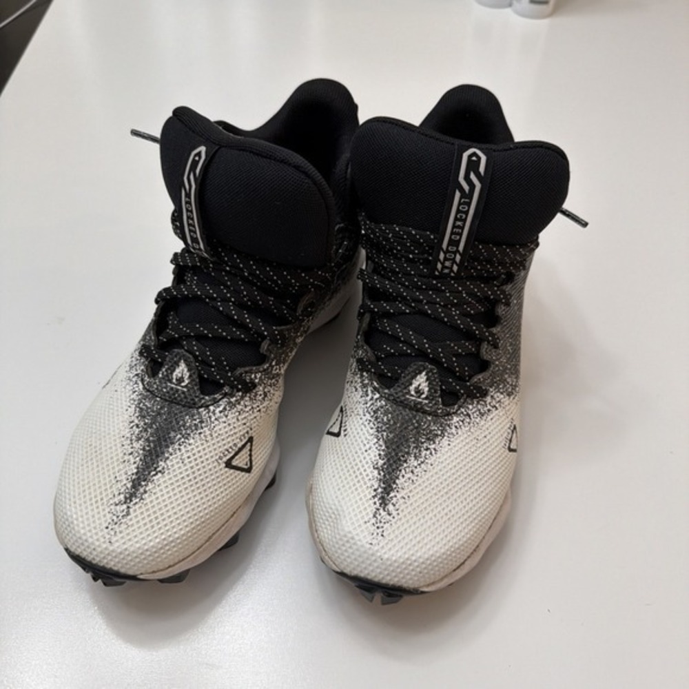 Under Armour Highlight MC Football Cleats Men's 7 Black White Locked Down.  1568